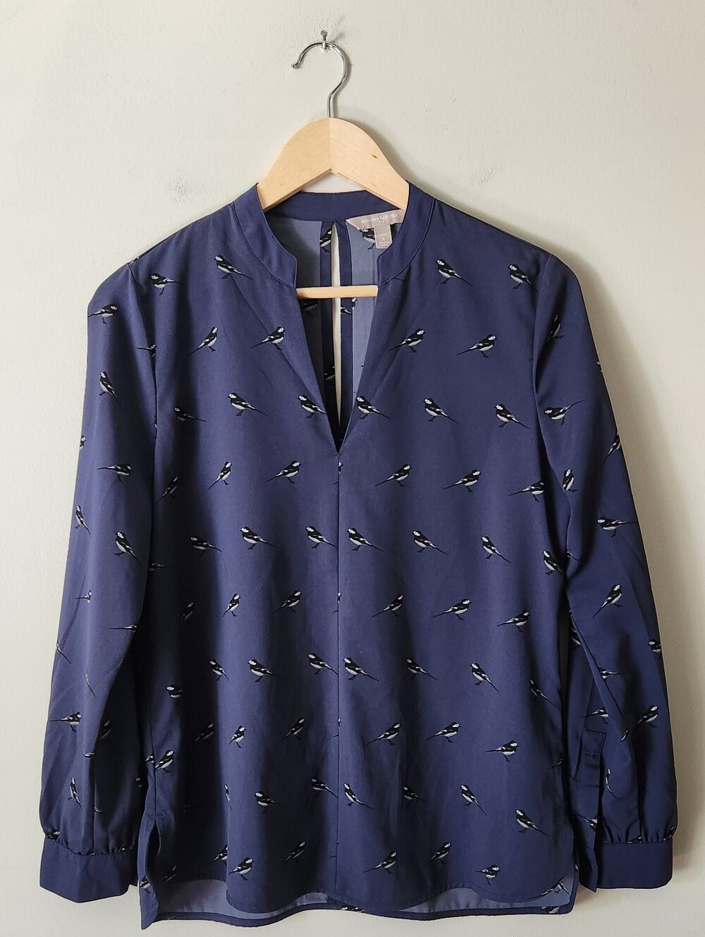 Banana Republic Navy Blouse With Black Birds Sz S Petite